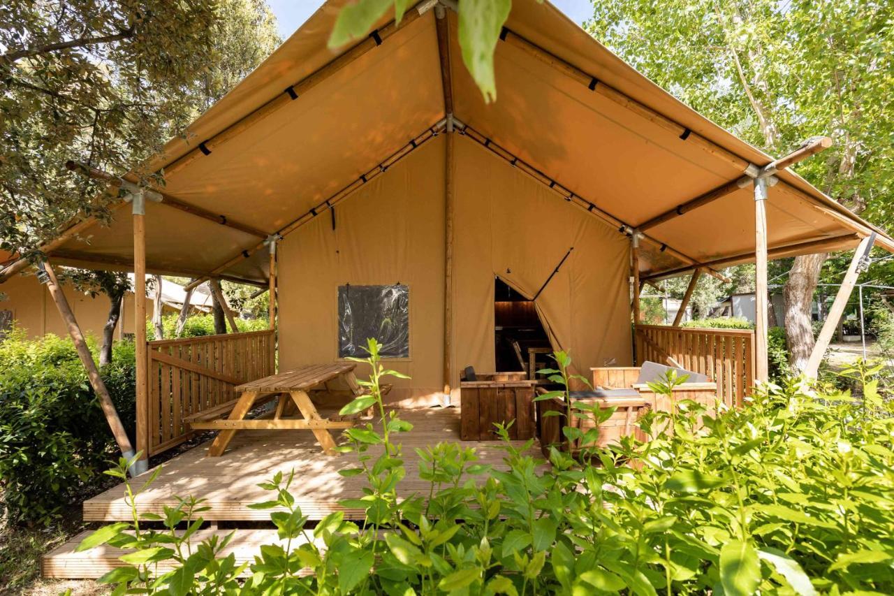 Camping Campo Dei Fiori 瓦达 外观 照片